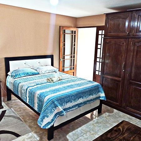 Bed and breakfast Residencial Moroni - Alojamiento En Cochabamba Extérieur photo