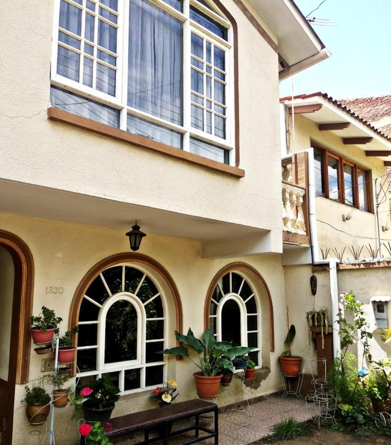 Bed and breakfast Residencial Moroni - Alojamiento En Cochabamba Extérieur photo