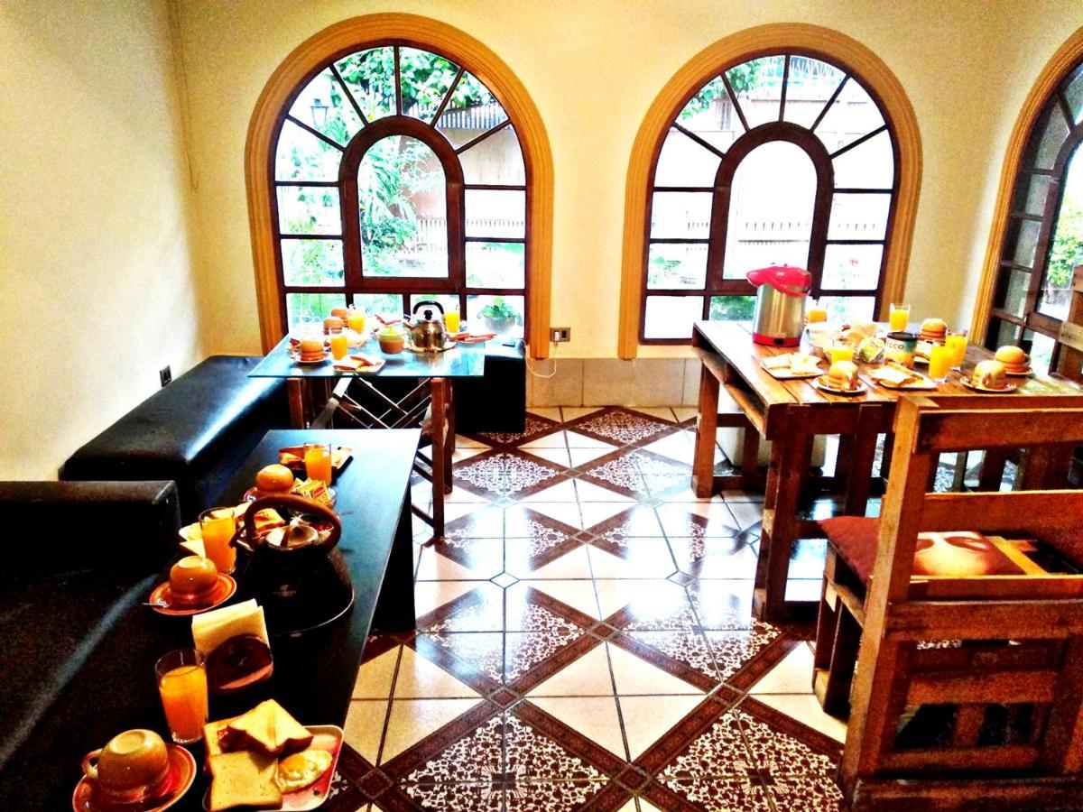 Bed and breakfast Residencial Moroni - Alojamiento En Cochabamba Extérieur photo