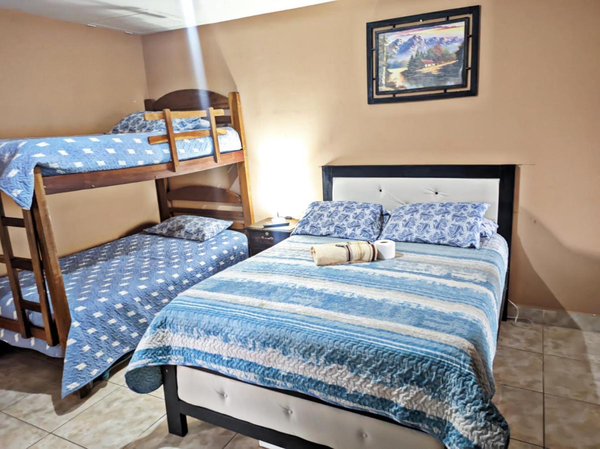 Bed and breakfast Residencial Moroni - Alojamiento En Cochabamba Extérieur photo