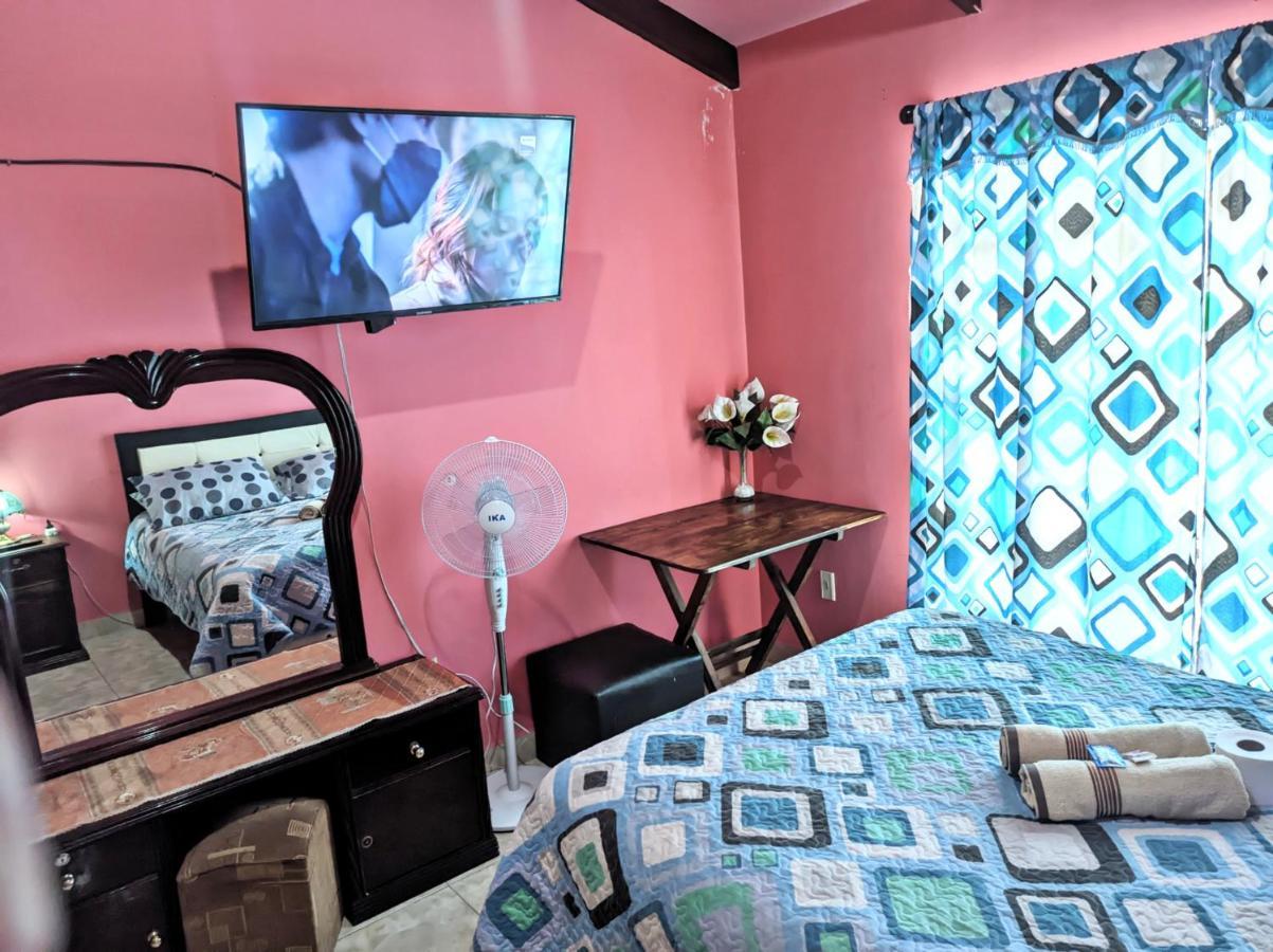 Bed and breakfast Residencial Moroni - Alojamiento En Cochabamba Extérieur photo
