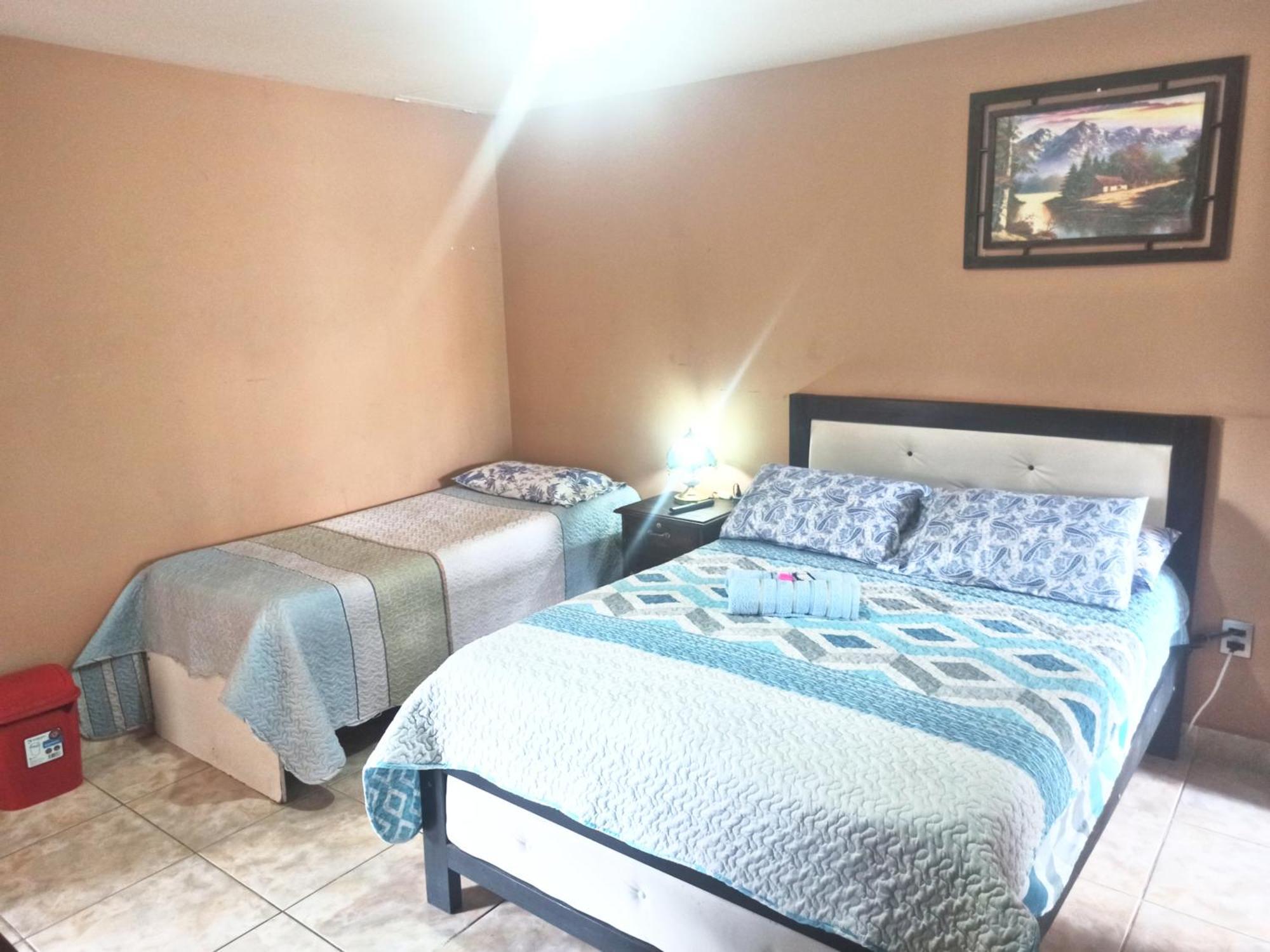 Bed and breakfast Residencial Moroni - Alojamiento En Cochabamba Extérieur photo