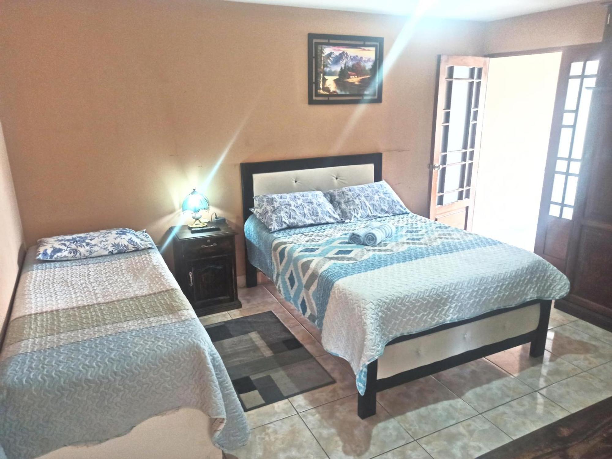 Bed and breakfast Residencial Moroni - Alojamiento En Cochabamba Extérieur photo