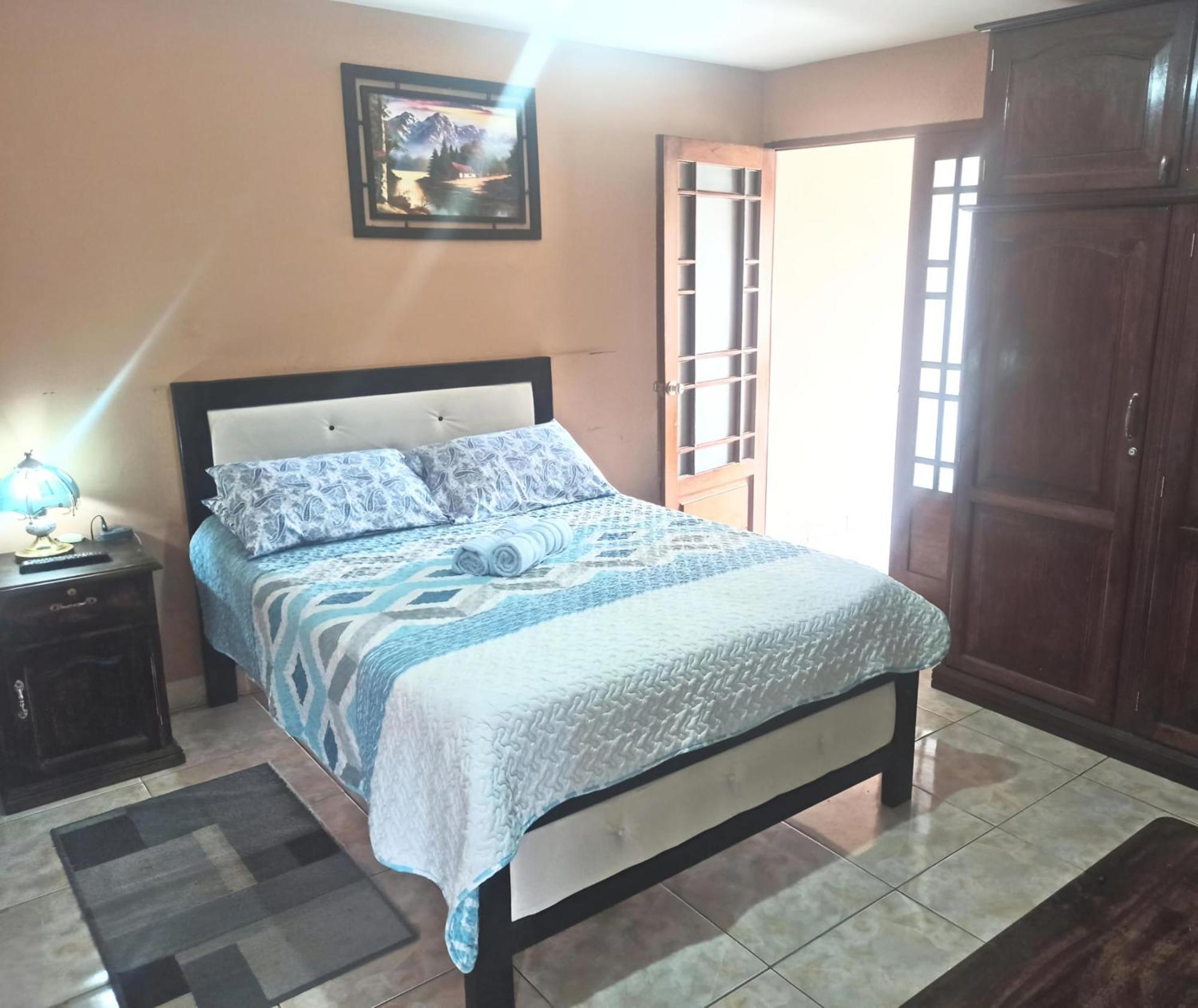 Bed and breakfast Residencial Moroni - Alojamiento En Cochabamba Extérieur photo