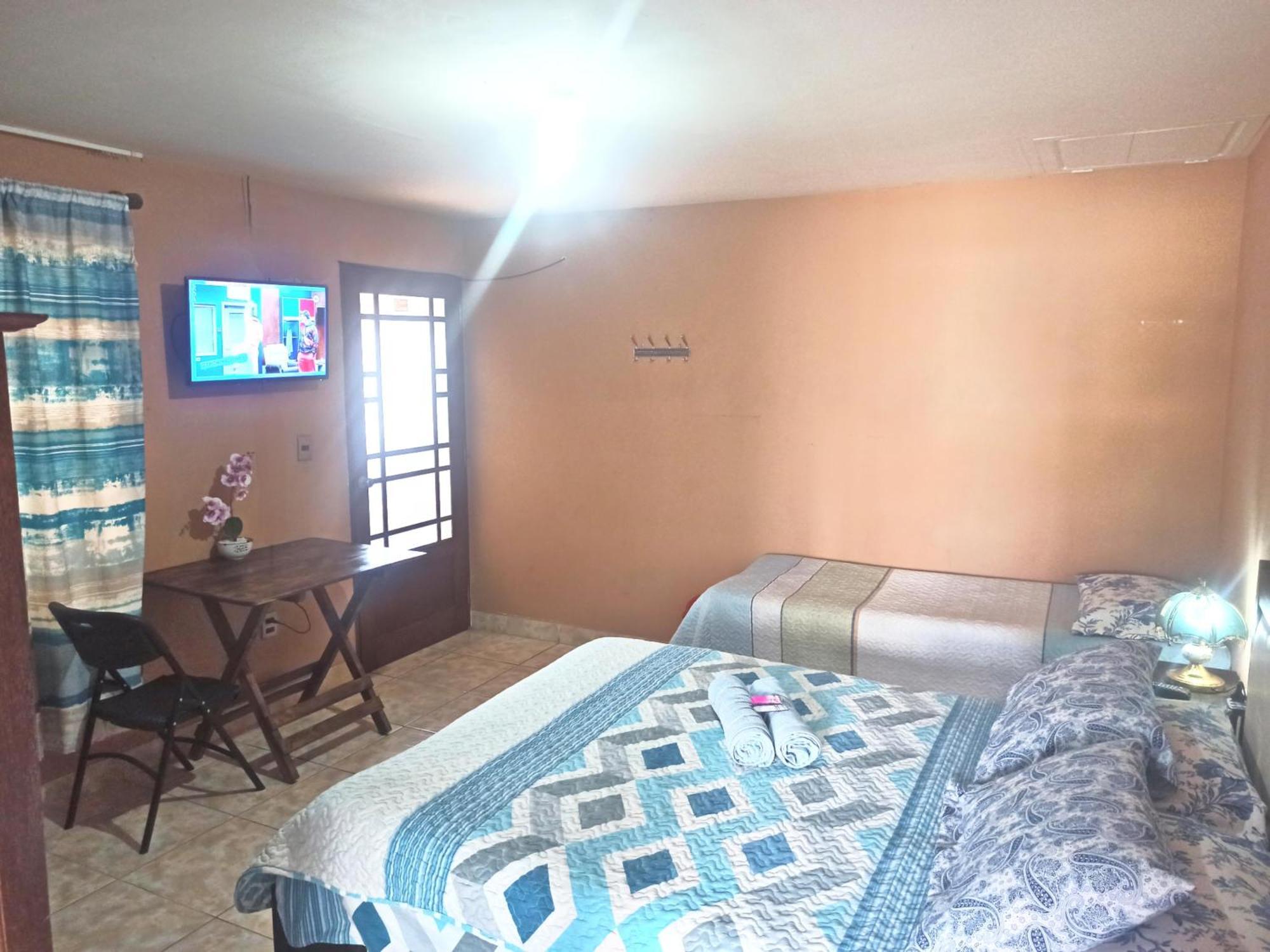 Bed and breakfast Residencial Moroni - Alojamiento En Cochabamba Extérieur photo