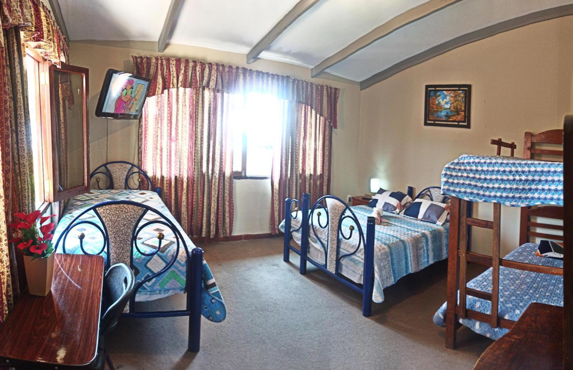 Bed and breakfast Residencial Moroni - Alojamiento En Cochabamba Extérieur photo