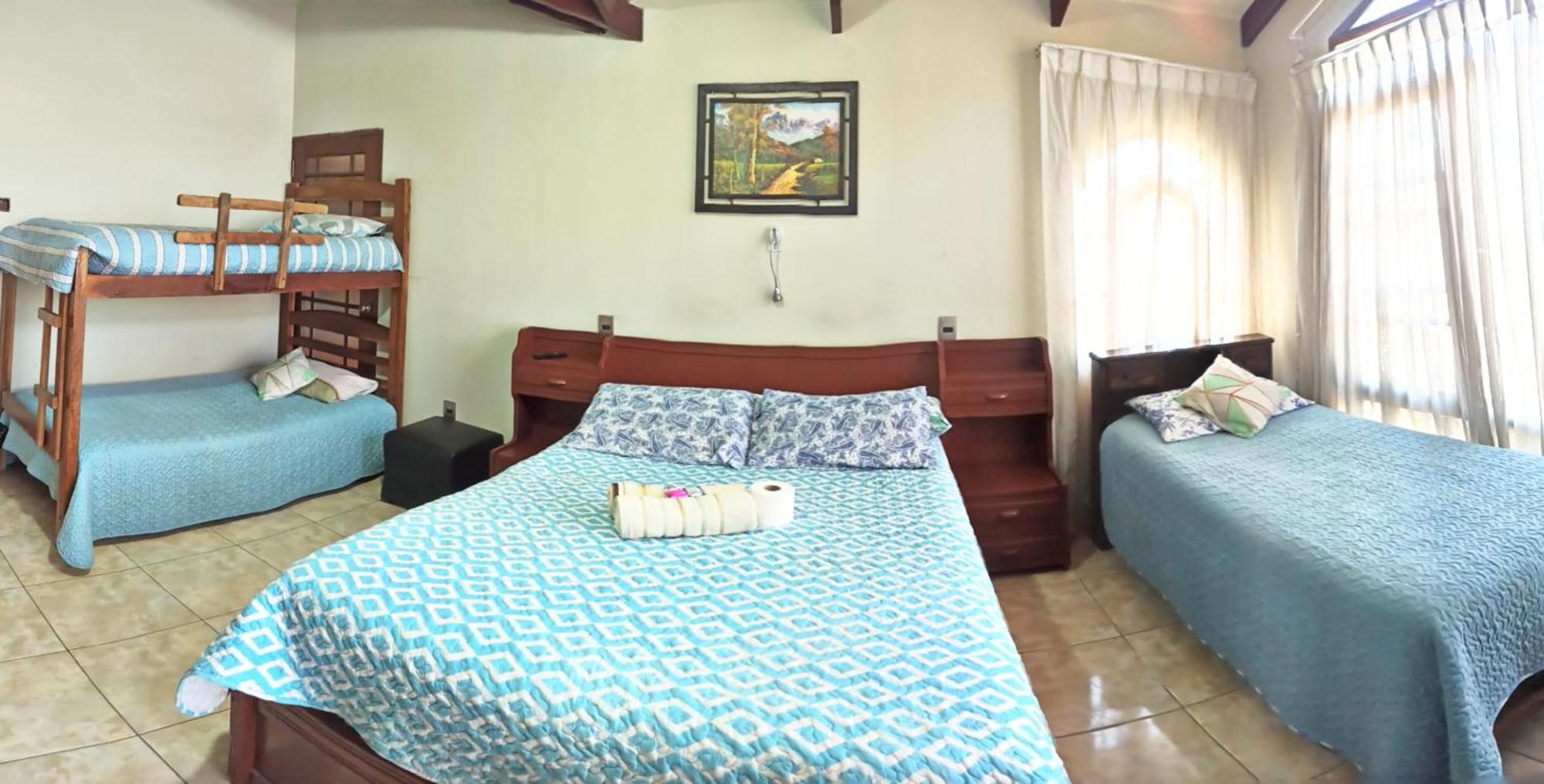 Bed and breakfast Residencial Moroni - Alojamiento En Cochabamba Extérieur photo